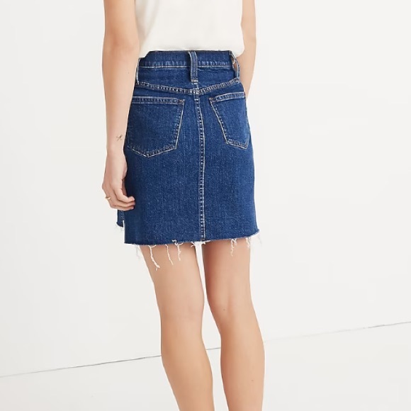 Madewell Stretch Step Hem Straight Frayed Denim Mini Skirt - 29 - Picture 2 of 16